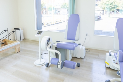 測定機能付自力運動訓練装置（レッグエクステンション）